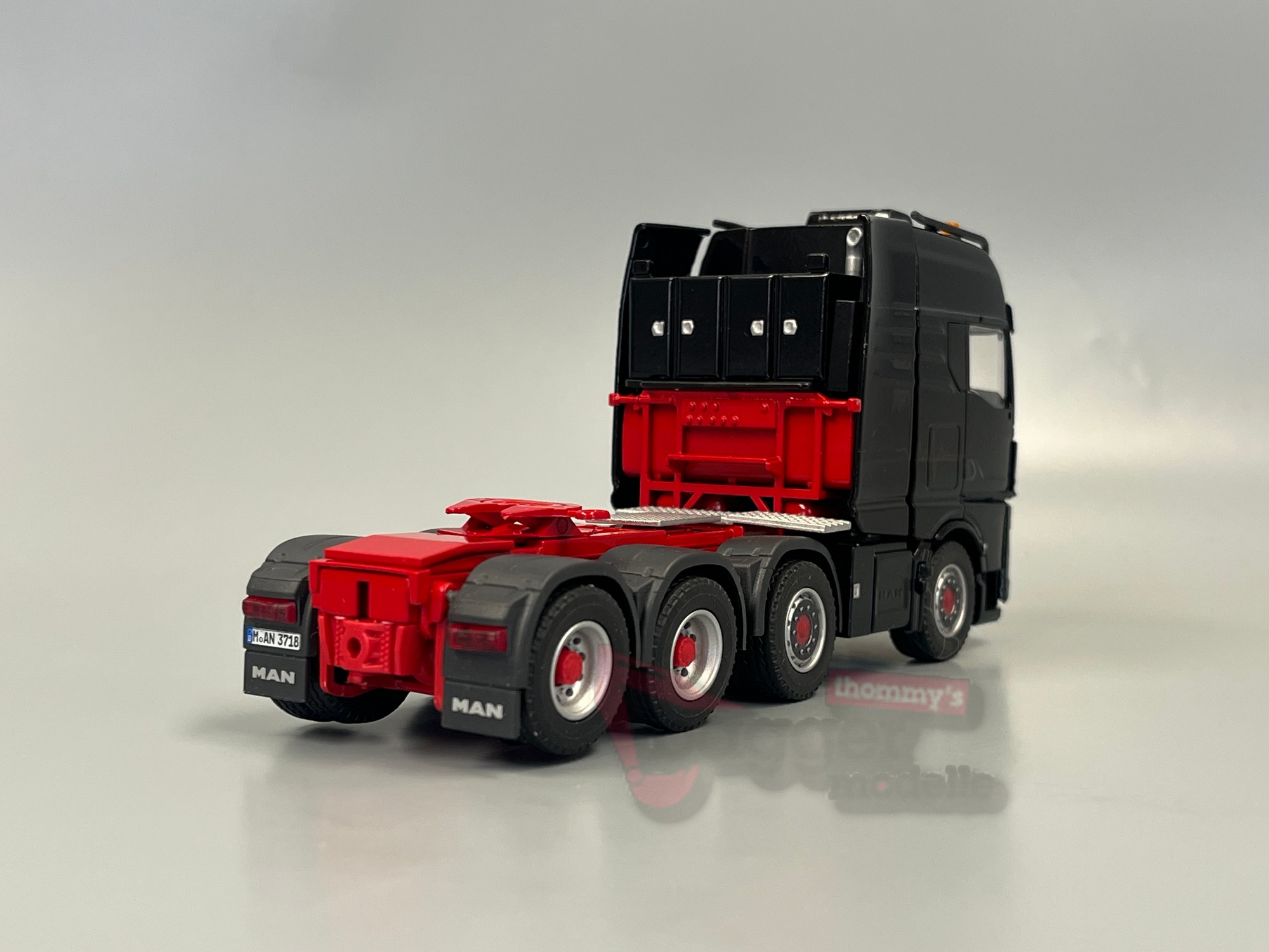 80001-6 -Conrad -MAN TGX GX 41.640 Schwerlast Sattelzugmaschine, schwarz 